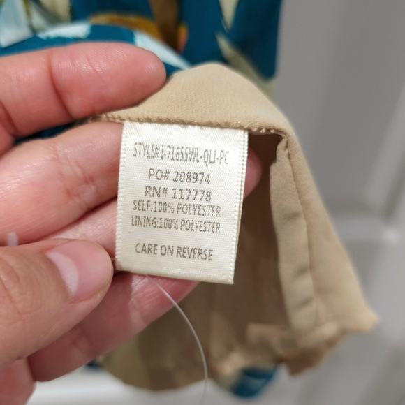 ✨️4/$20. Spring Floral Teal Sleeveless Cami Top, Lace Detail, Back Button Detail - Picture 13 of 16